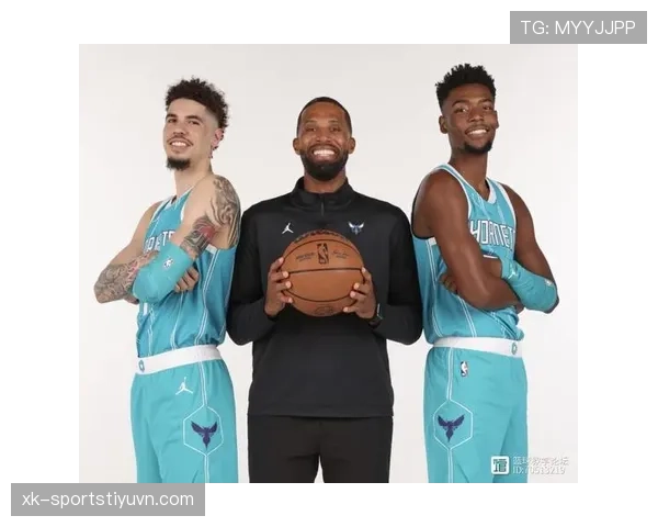 拉梅洛·鲍尔利用挡拆创造投篮机会，助力黄蜂提升关键时刻得分效率