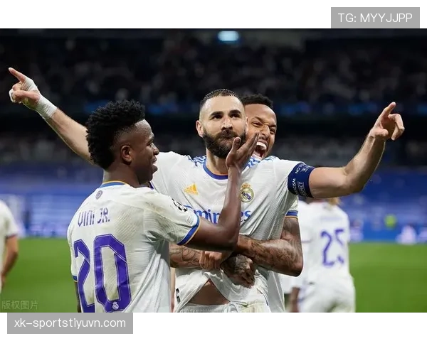 本泽马在皇马体系中的角色演变：从支点到核心