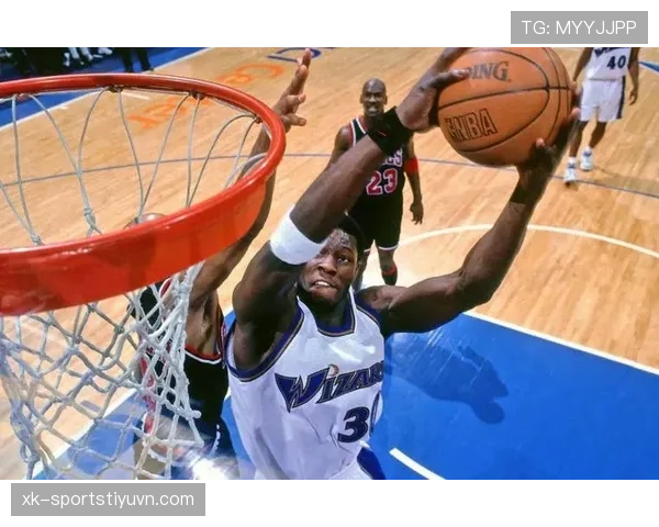 本·华莱士篮下防守表现抢眼，有效限制内线得分提升球队防守稳定性